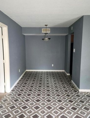 8100 Creekbend Drive 171, Houston, TX 77071