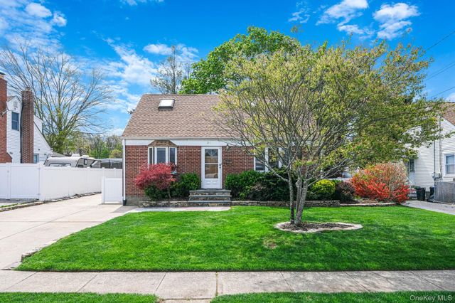 26 Bogart Street, Huntington Station, NY 11746