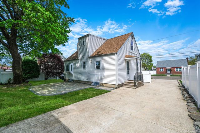 26 Bogart Street, Huntington Station, NY 11746