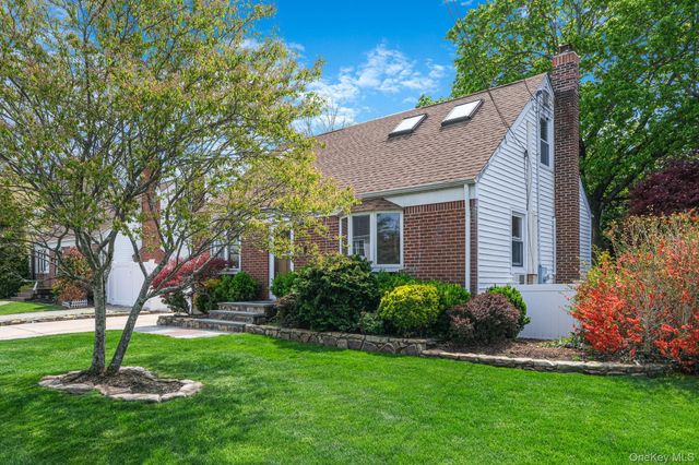 26 Bogart Street, Huntington Station, NY 11746