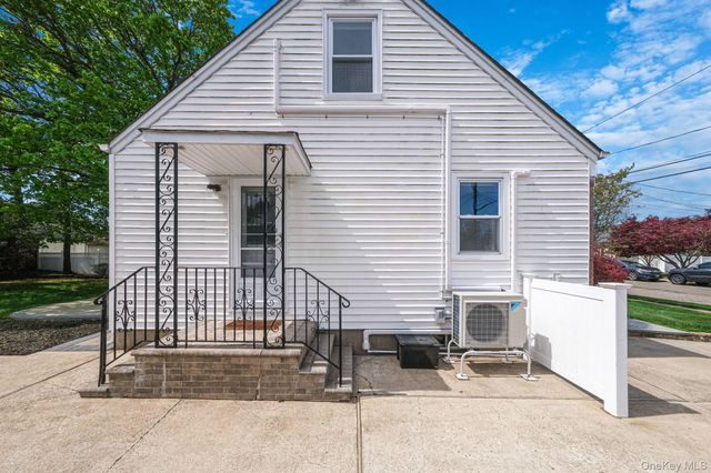 26 Bogart Street, Huntington Station, NY 11746