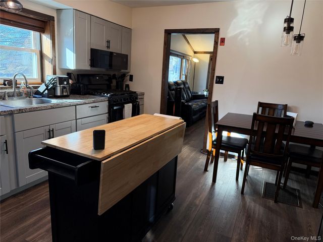 302 Lake Road, Salisbury Mills, NY 12577