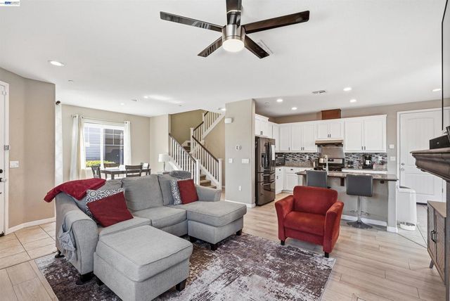 146 Halsey Way, Pittsburg, CA 94565