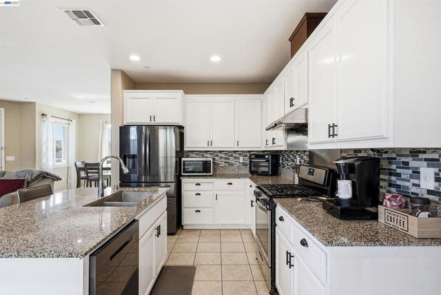 146 Halsey Way, Pittsburg, CA 94565
