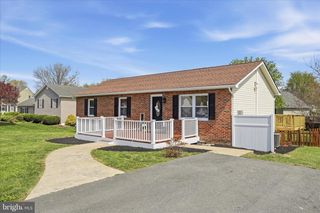 306 TANAGER DR, Stephens City, VA 22655