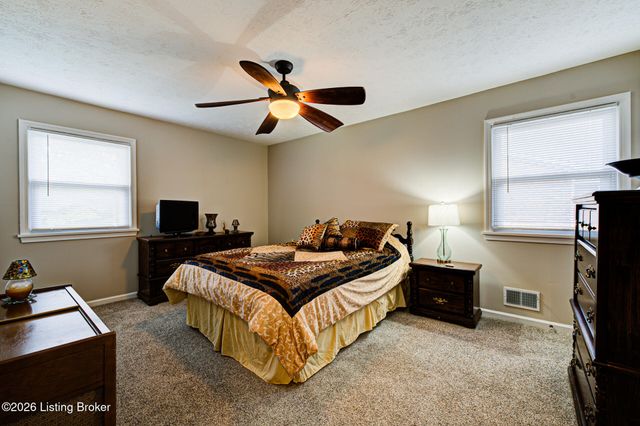 8501 Gregory Way, Louisville, KY 40219