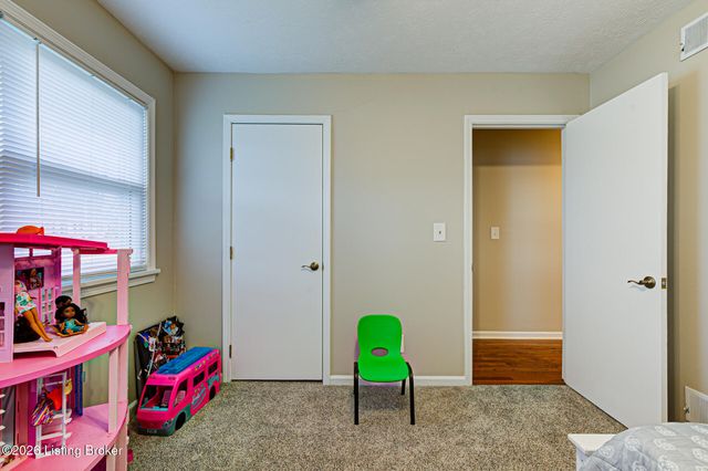 8501 Gregory Way, Louisville, KY 40219