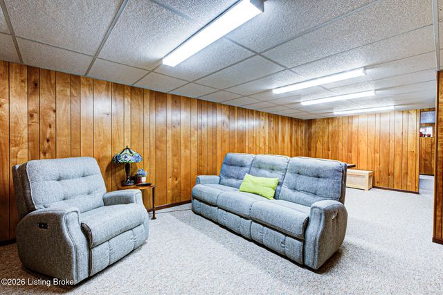 8501 Gregory Way, Louisville, KY 40219