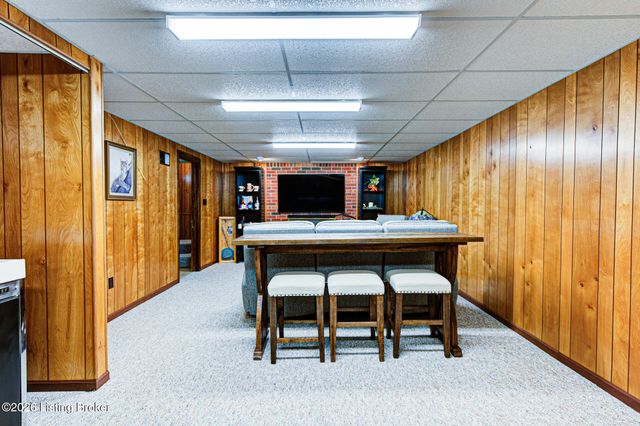 8501 Gregory Way, Louisville, KY 40219