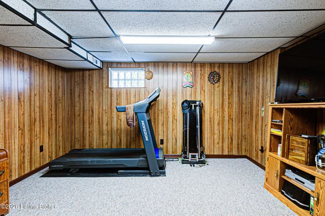 8501 Gregory Way, Louisville, KY 40219