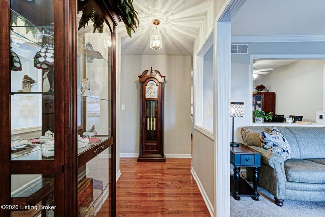 8501 Gregory Way, Louisville, KY 40219