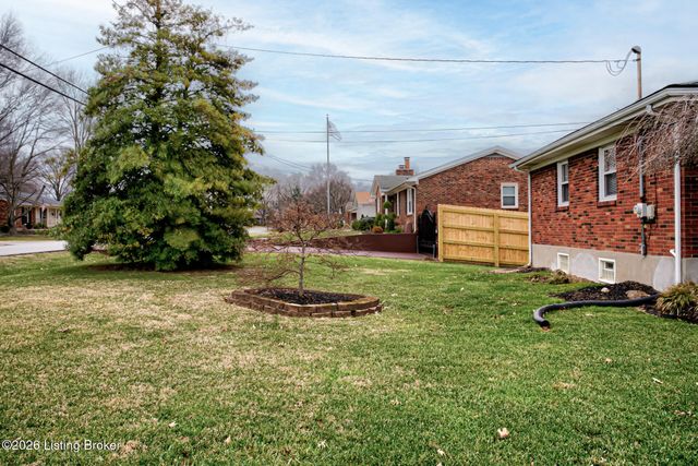 8501 Gregory Way, Louisville, KY 40219