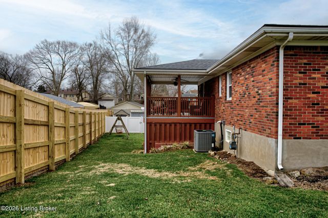 8501 Gregory Way, Louisville, KY 40219