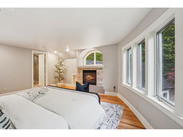 6103 Nw CORNELL Rd, Portland, OR 97210