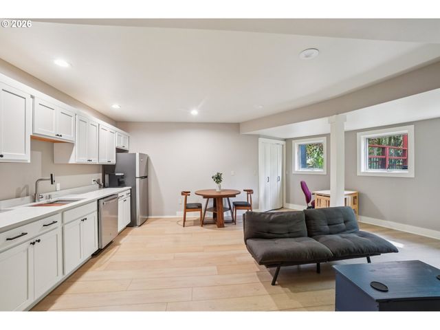 6103 Nw CORNELL Rd, Portland, OR 97210