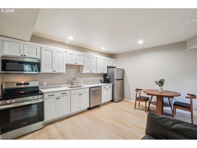 6103 Nw CORNELL Rd, Portland, OR 97210