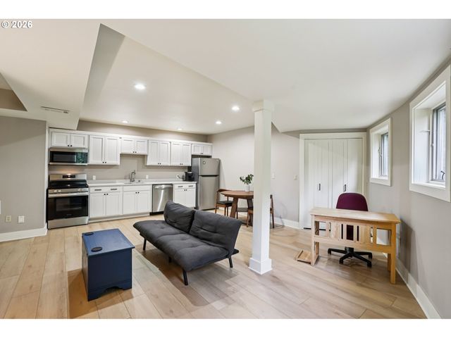 6103 Nw CORNELL Rd, Portland, OR 97210