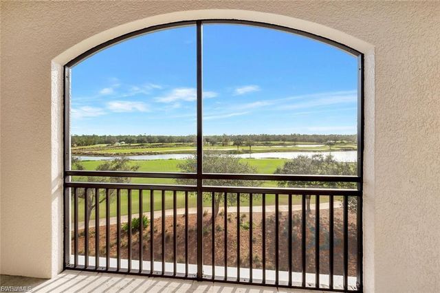 2542 Marquesa Royale LN 6, Naples, FL 34109