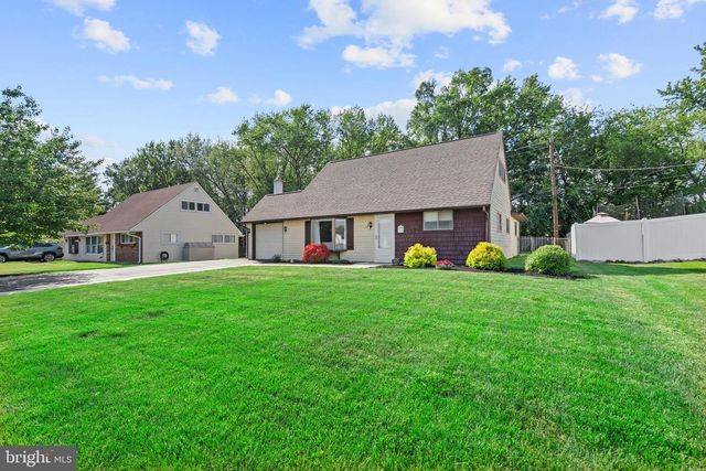 119 HARVEST RD, Levittown, PA 19056