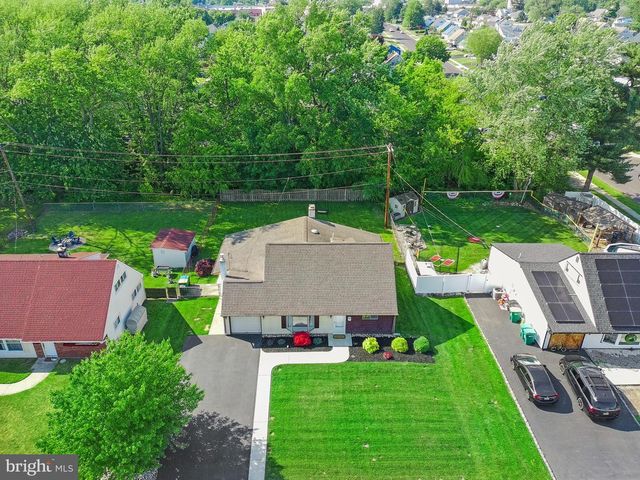 119 HARVEST RD, Levittown, PA 19056