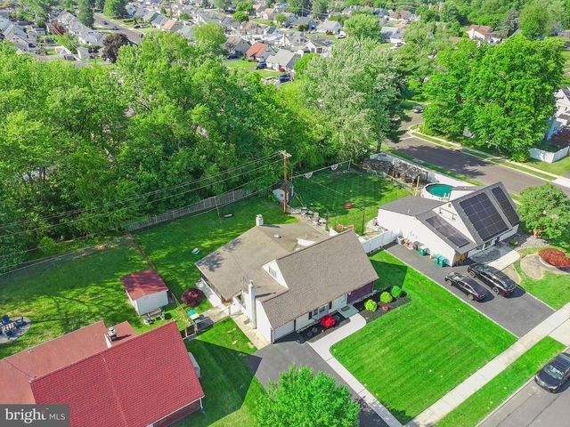 119 HARVEST RD, Levittown, PA 19056