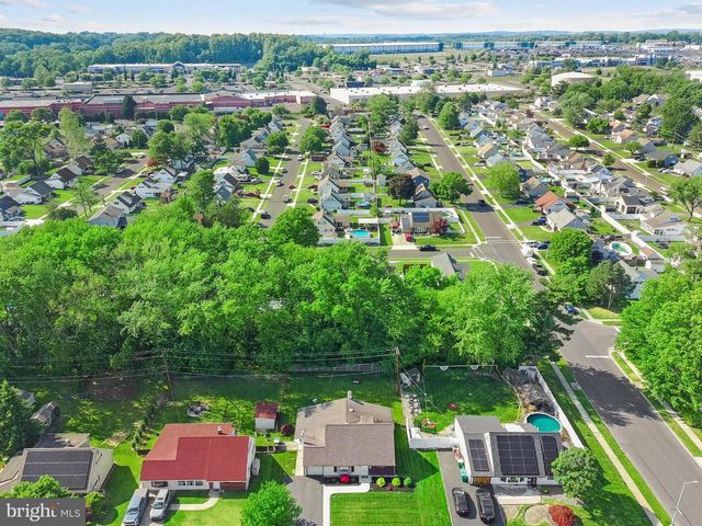 119 HARVEST RD, Levittown, PA 19056