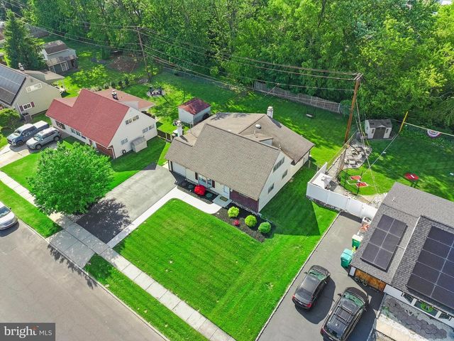 119 HARVEST RD, Levittown, PA 19056