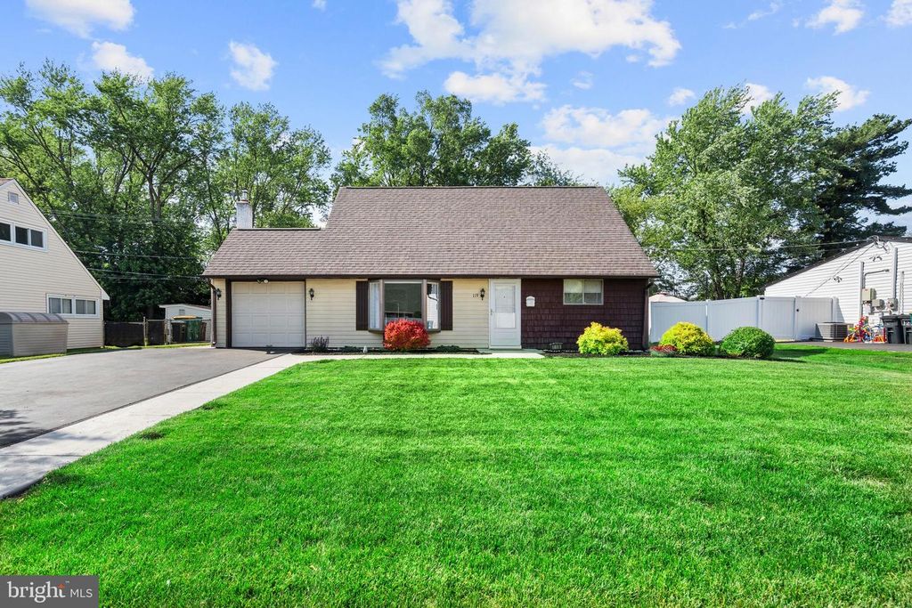 119 HARVEST RD, Levittown, PA 19056