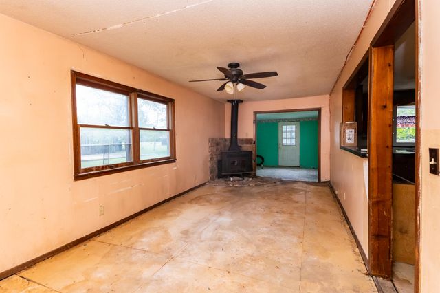 743 State Highway 32, Buffalo, MO 65622