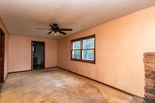 743 State Highway 32, Buffalo, MO 65622