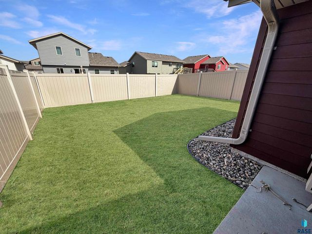9528 W Broek Dr Drive, Sioux Falls, SD 57016