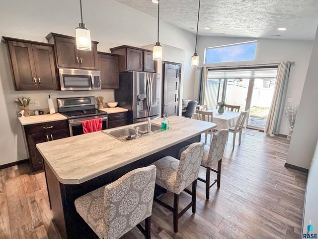 9528 W Broek Dr Drive, Sioux Falls, SD 57016