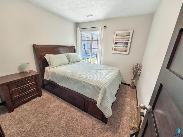 9528 W Broek Dr Drive, Sioux Falls, SD 57016