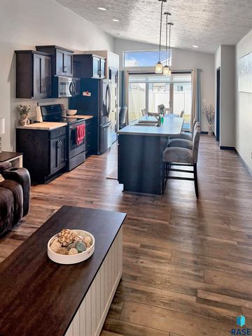 9528 W Broek Dr Drive, Sioux Falls, SD 57016