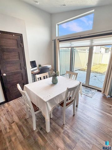 9528 W Broek Dr Drive, Sioux Falls, SD 57016