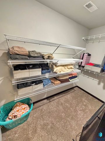 9528 W Broek Dr Drive, Sioux Falls, SD 57016