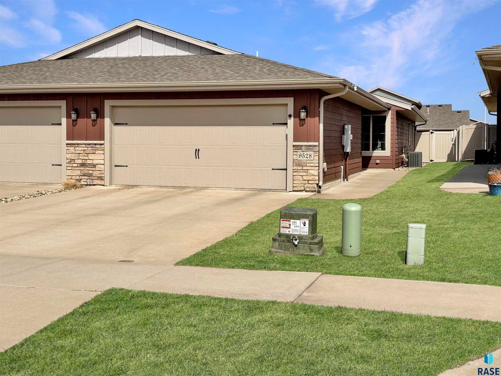 9528 W Broek Dr Drive, Sioux Falls, SD 57016