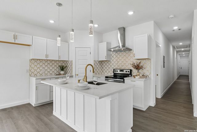 1611 W French Pl, San Antonio, TX 78201