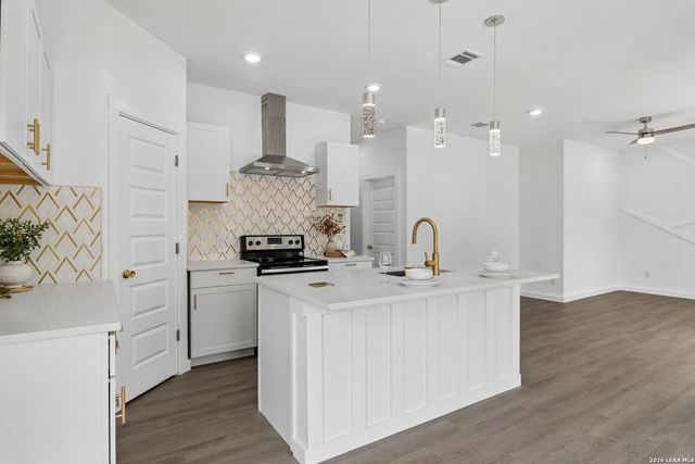 1611 W French Pl, San Antonio, TX 78201