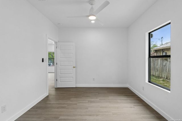 1611 W French Pl, San Antonio, TX 78201