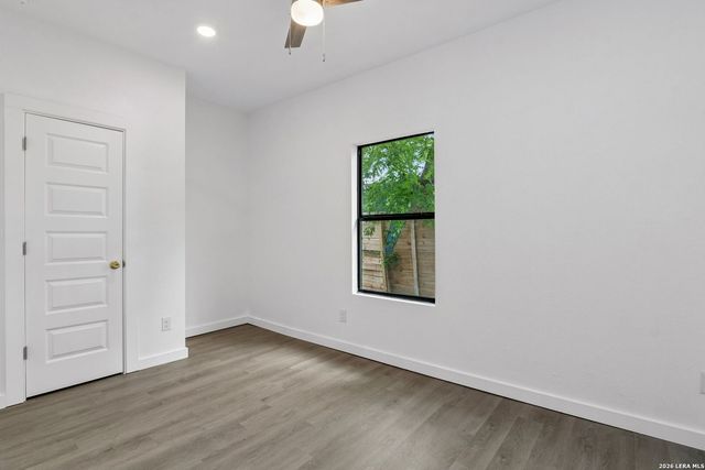 1611 W French Pl, San Antonio, TX 78201