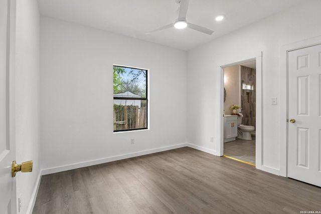 1611 W French Pl, San Antonio, TX 78201