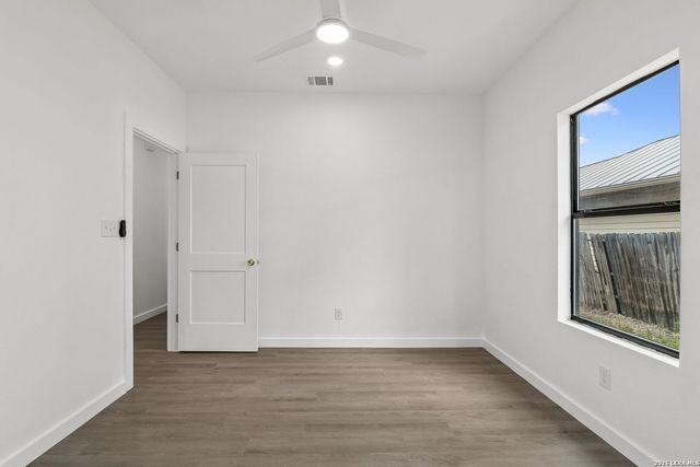 1611 W French Pl, San Antonio, TX 78201