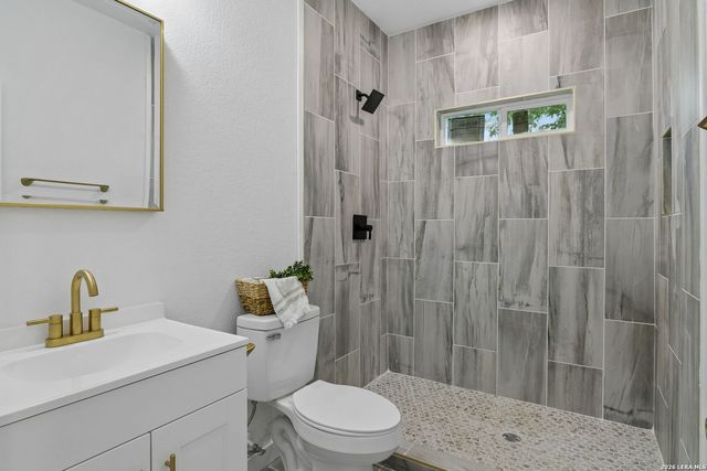 1611 W French Pl, San Antonio, TX 78201