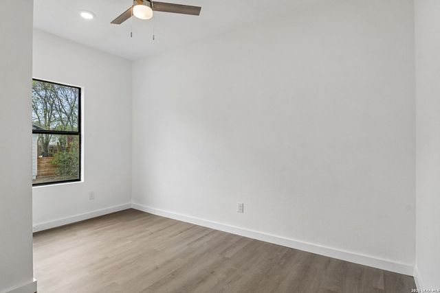 1611 W French Pl, San Antonio, TX 78201