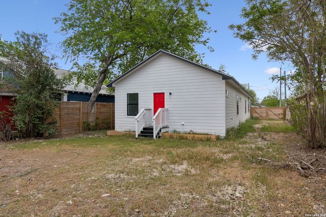 1611 W French Pl, San Antonio, TX 78201