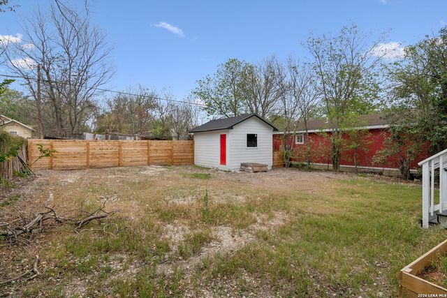 1611 W French Pl, San Antonio, TX 78201