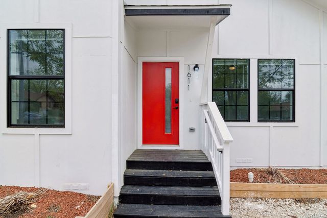 1611 W French Pl, San Antonio, TX 78201