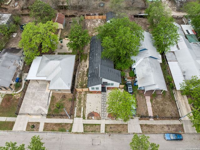 1611 W French Pl, San Antonio, TX 78201