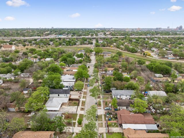 1611 W French Pl, San Antonio, TX 78201